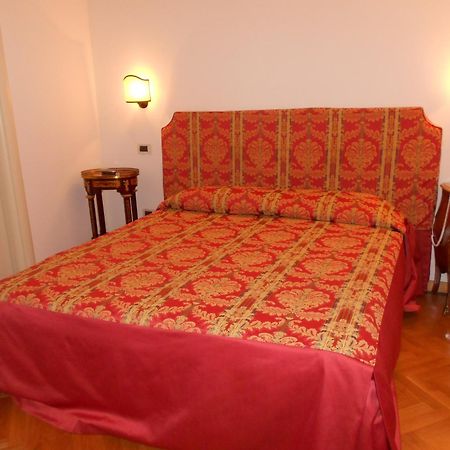 Al Teatro Otel Livorno Dış mekan fotoğraf