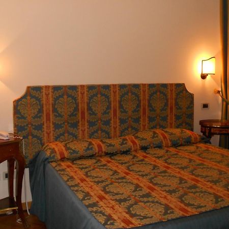 Al Teatro Otel Livorno Dış mekan fotoğraf