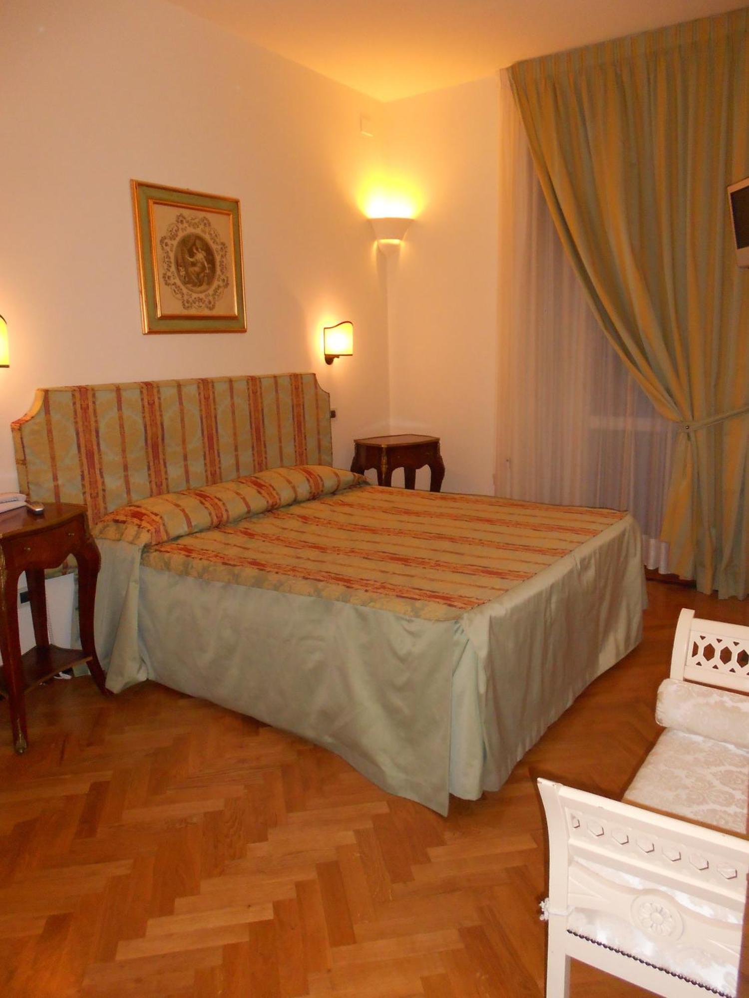 Al Teatro Otel Livorno Dış mekan fotoğraf