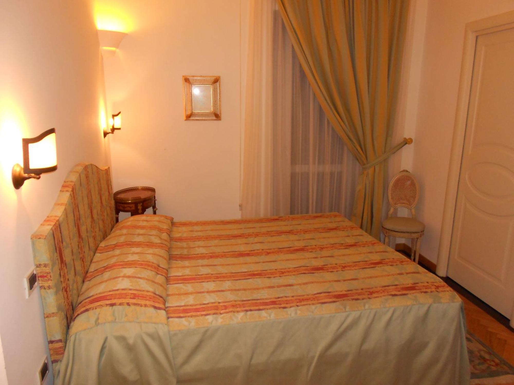 Al Teatro Otel Livorno Oda fotoğraf