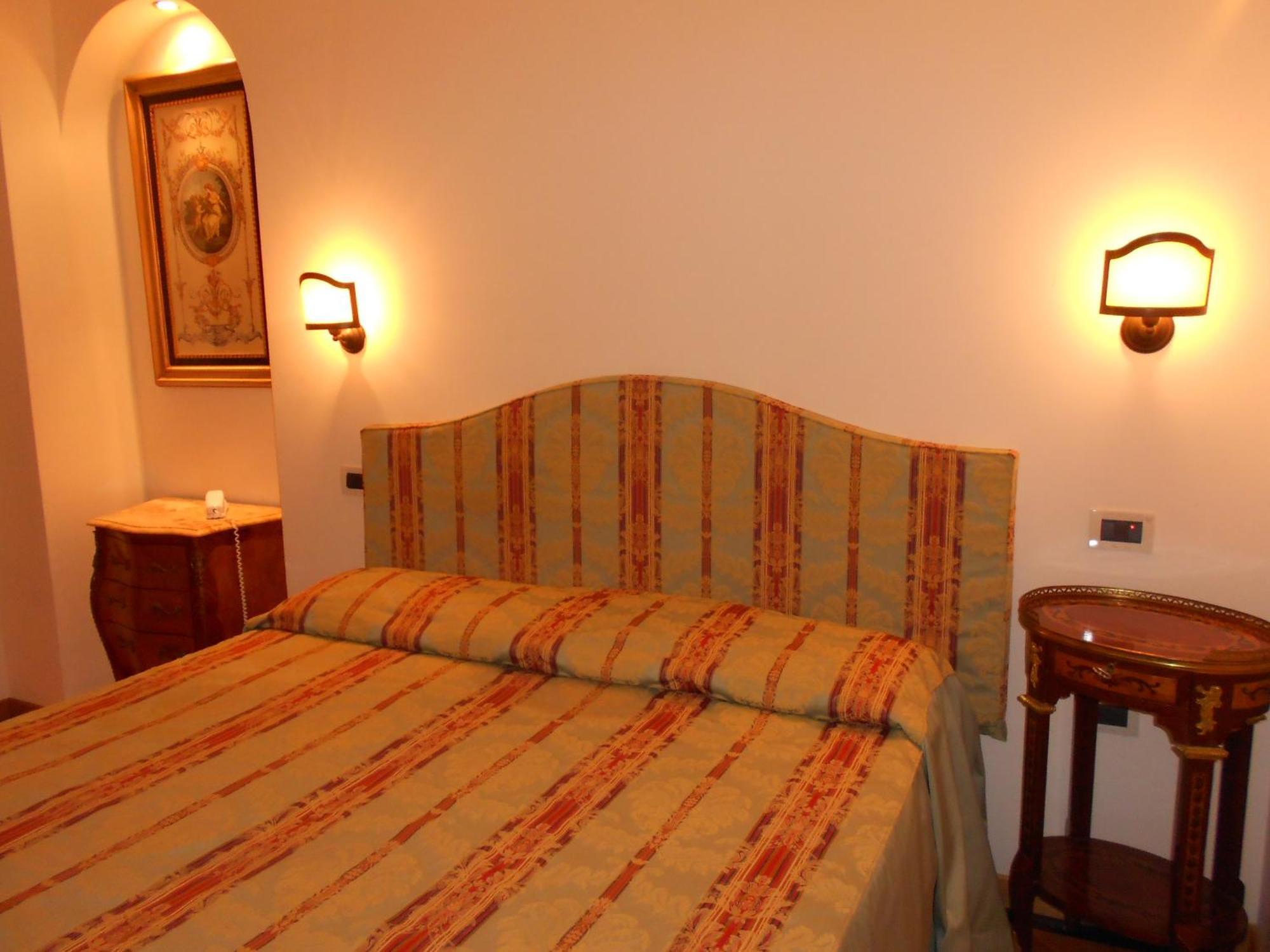 Al Teatro Otel Livorno Oda fotoğraf