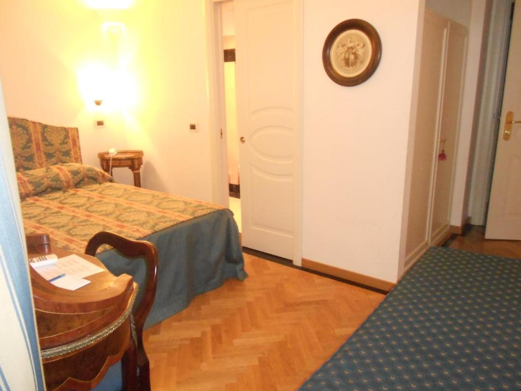 Al Teatro Otel Livorno Oda fotoğraf