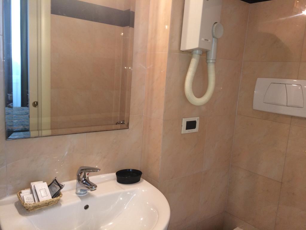 Al Teatro Otel Livorno Dış mekan fotoğraf