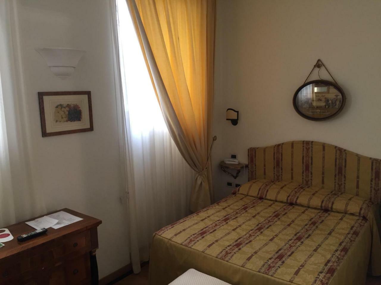 Al Teatro Otel Livorno Dış mekan fotoğraf